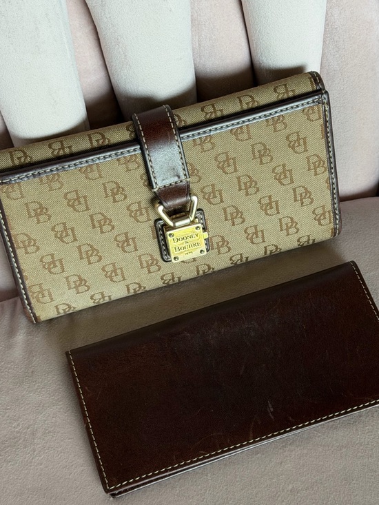 Dooney & Bourke Handbags - Dooney & Bourke Vintage Continental Khaki Signature Wallet Checkbook Holder Set